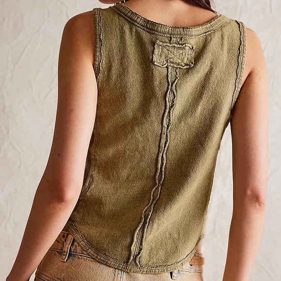 WE THE FREE TANK (L) - Picture 3 of 11